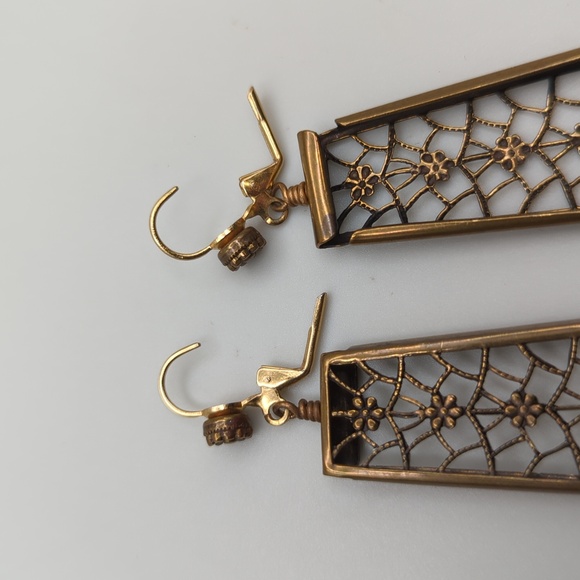 Vintage Filigree Floral Panel Stretch Bracelet and Matching Earrings - Picture 11 of 11